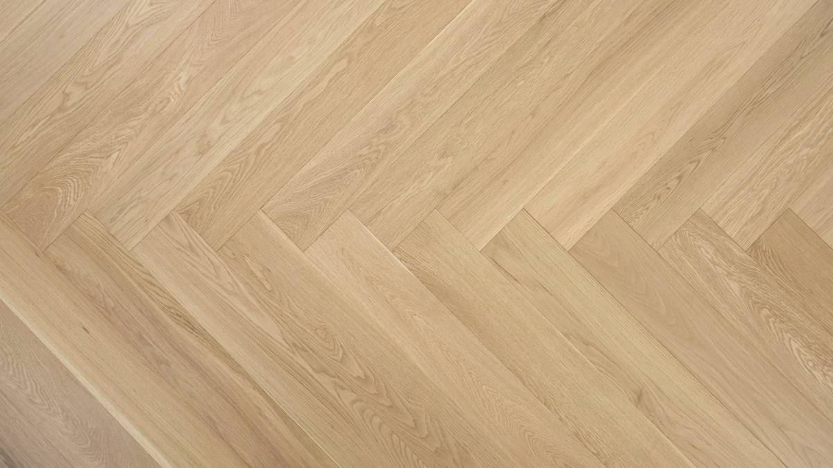 European_Oak_5_Herringbone_Collection-Banff_AB_Select_and_Better_original (1)